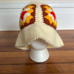 Vintage Cool Crochet Bucket Style Hat in Cream with Red/Burgundy/Gold Panels -OS